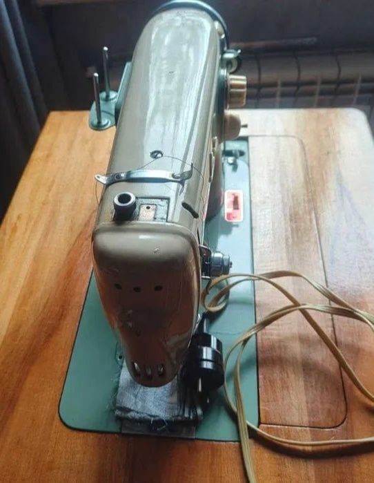 Швейна машинка  Lada(Лада) 236  Чехословакія з ножним приводом