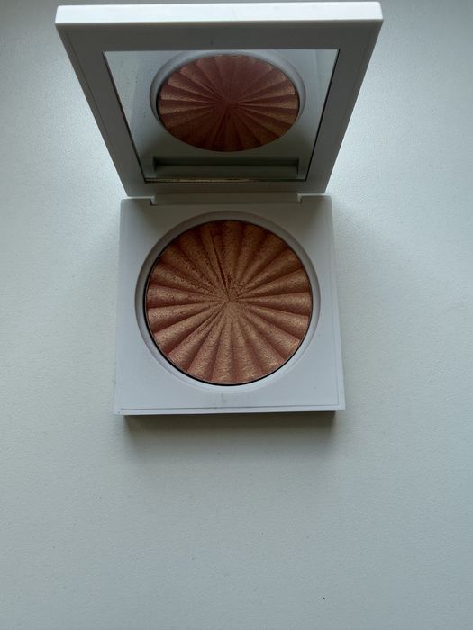 Rozświetlacz Ofra Bali