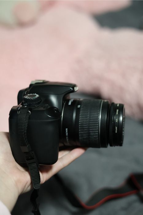 Фотоапарат Canon 1100d