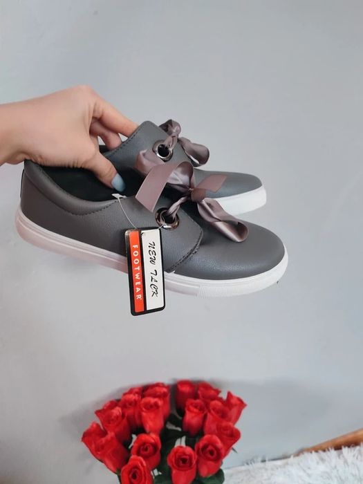 Szare tenisówki damskie z wstążką nowe z metką