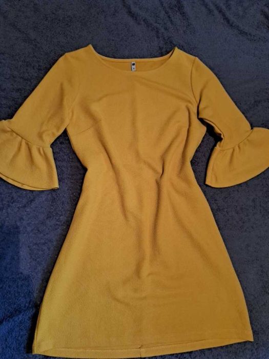 Сукні піджаки спідниці  светри халати кігурумі.