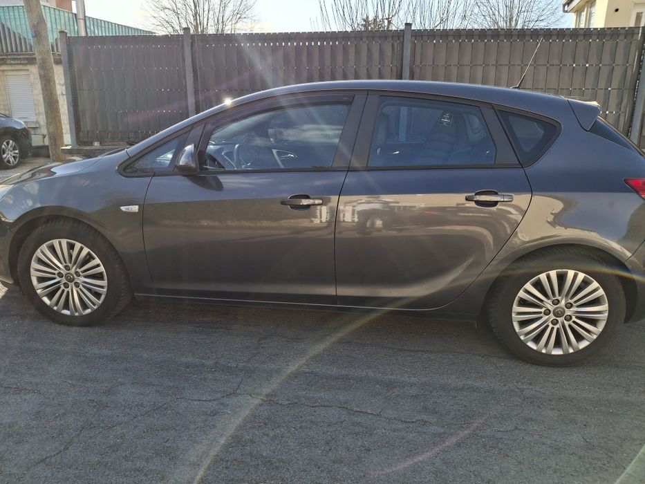 Opel astra  2012