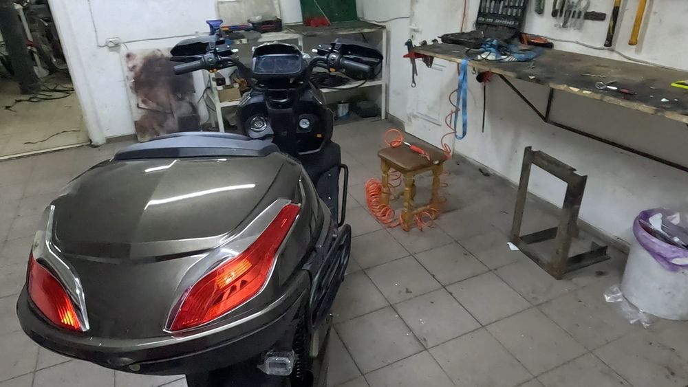 Продам  електроскутер без акумулятора або зі збіркою під ваші потреби