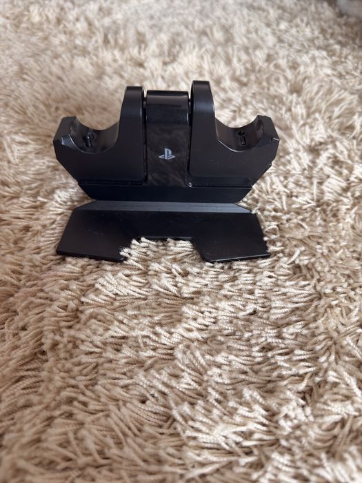 PS4 Pro 1TB muito pouco uso +GTA V+FIFA23+2 jogos + suporte comando