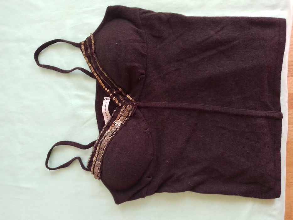 Top em malha, castanho. Ideal para inverno