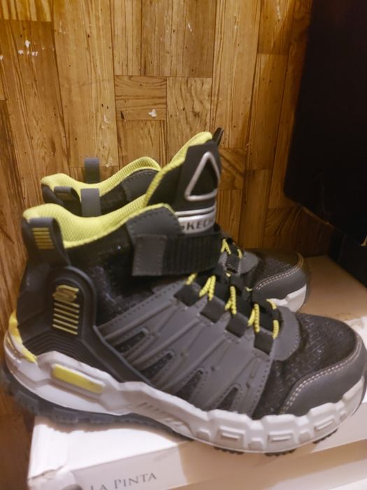 Ботинки кроссовки на мальчика Скетчерс новые рр 31 стелька 21см