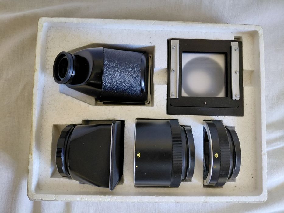 Комплект до фотоапарат Салют-С, Київ-88. Ціна договірна.