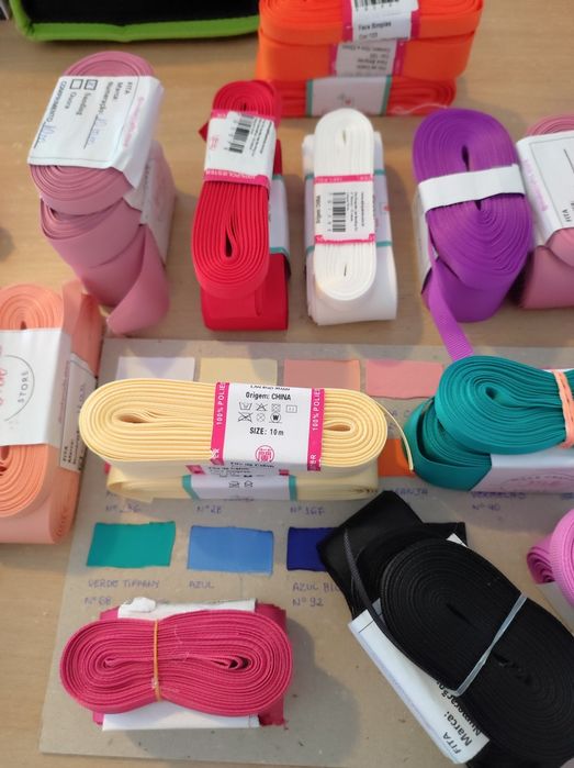 Kit para Laceiras: Fitas, Apliques, Pompons e Bases de Ganchos