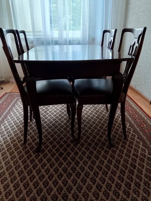Stół plus krzesła w stylu Ludwikowskim