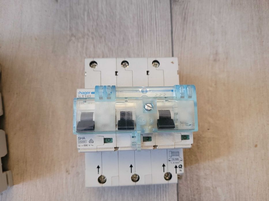 Hager HTS363E HTS363E Wyłącznik automatyczny 3 styki 63 A