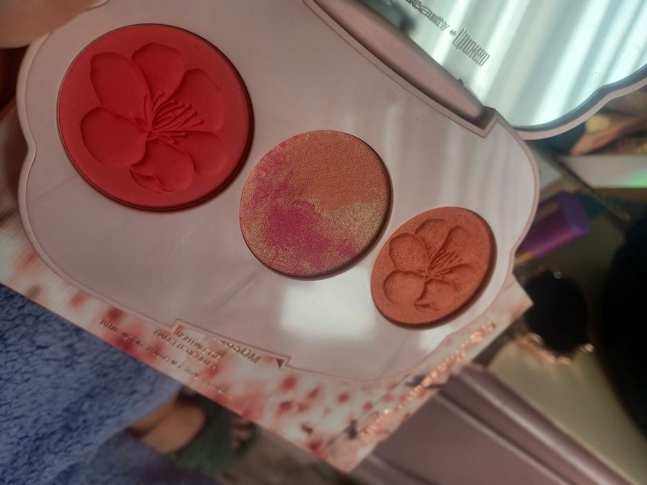 Róże REM BEAUTY,  podkład