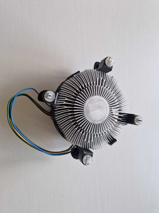 Intel Cooler Almost New479587526688133121