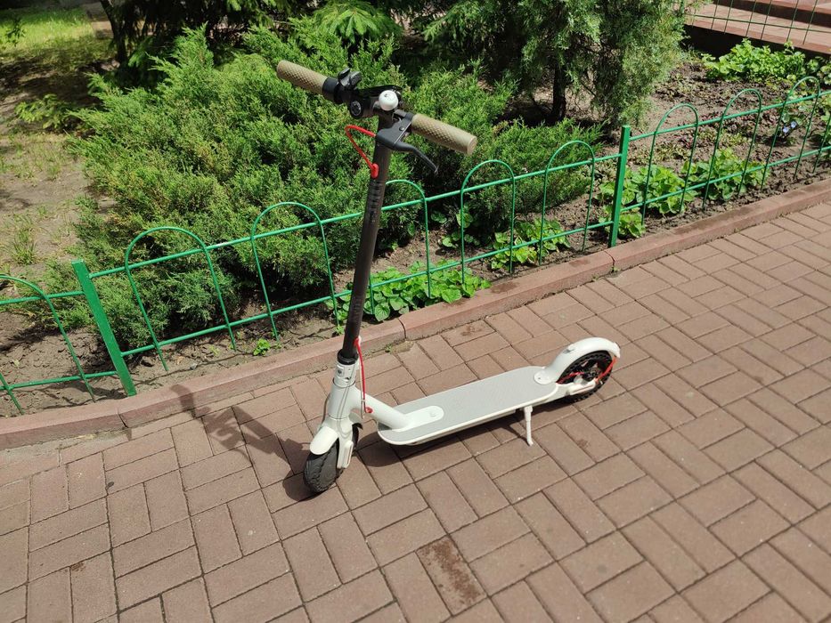 Електросамокат Xiaomi Mi Electric Scooter M365 White (Європейська версія) оригінал