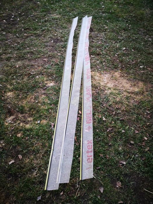 Listwa przyokienna z siatką