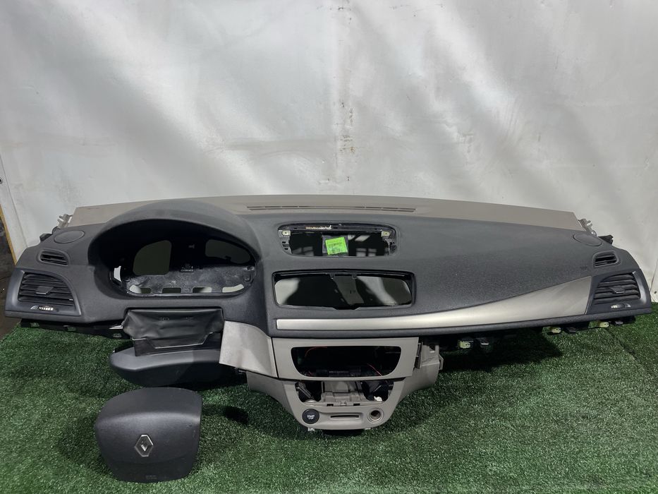 Торпеда панель renault megane 3 рено меган консоль