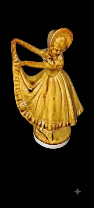 Tancerka PRL figurka ceramiczna