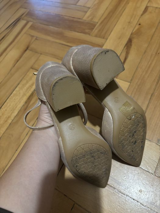 Buty na obcasie czółenka