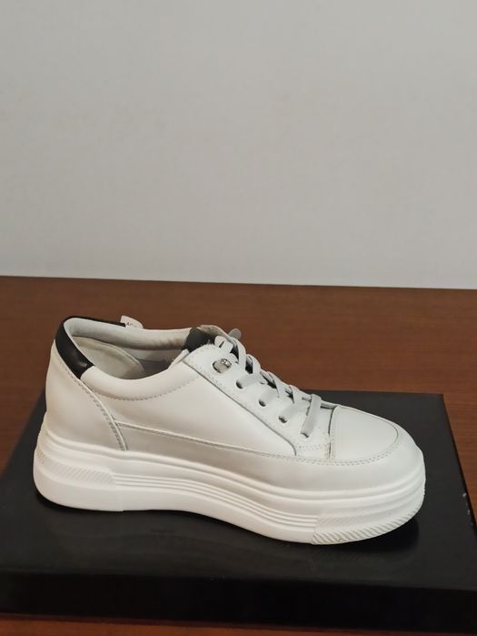 Кросівки натуральна шкіра