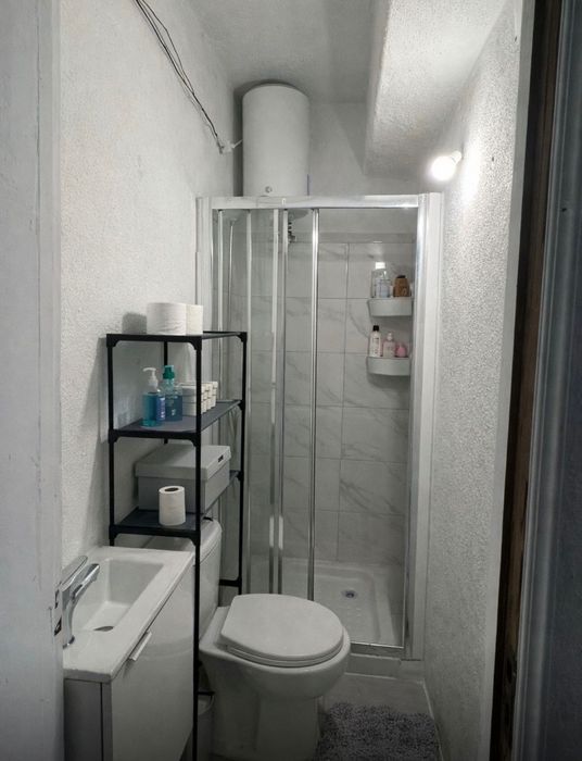 Arrendo quarto para casal em linda a velha