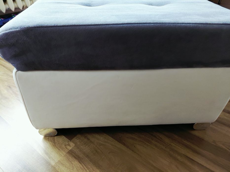 Szary elegancki Podnóżek pufa