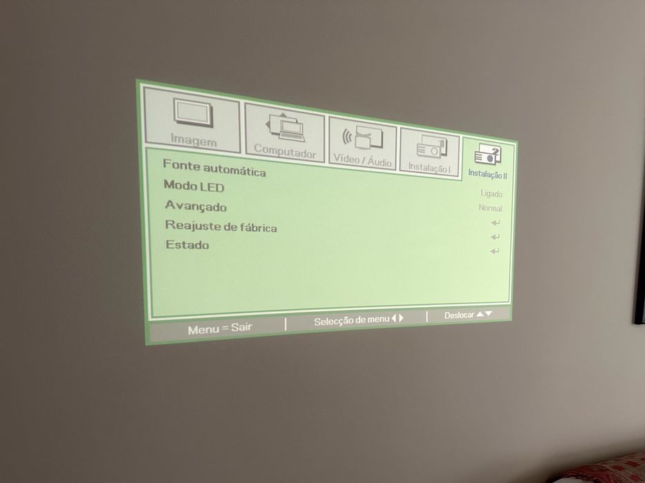 Videoprojetor portátil QUMI