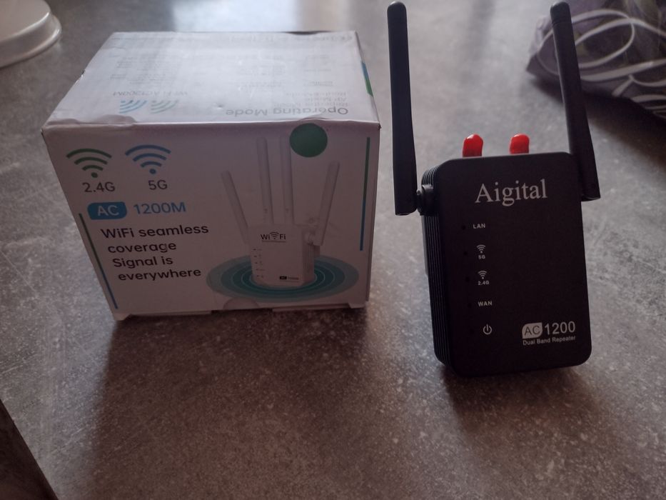 Новий wi-fi репітер який працює в діапазоні  2.4 та 5 герц