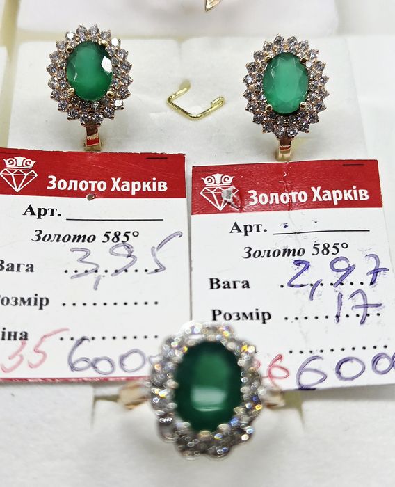 В продаже золотые женские кольца и серьги  585 пробы.