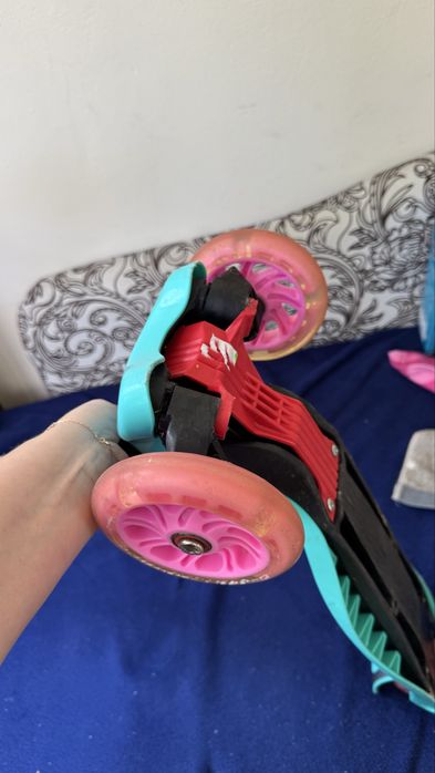 Самокат для дівчинки