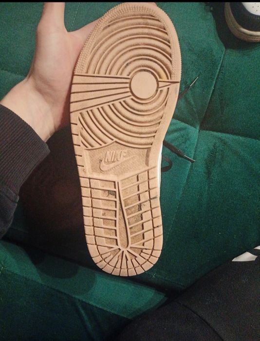 Jordan 1 crimson tint