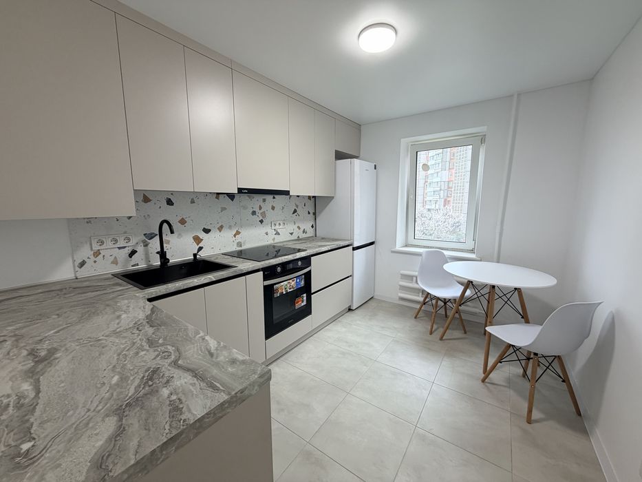 Квартира зі свіжим ремонтом Митниця