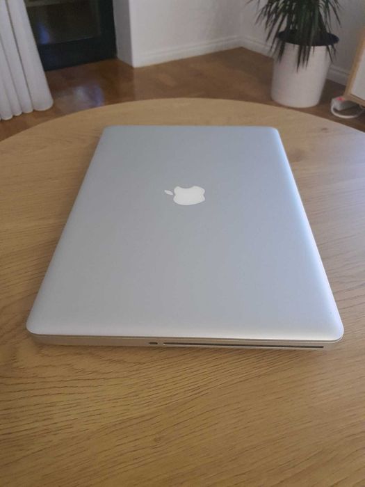Apple MacBook Pro 15" de 2010 , Intel Core i7 a 2,66 GHz 8 GB RAM