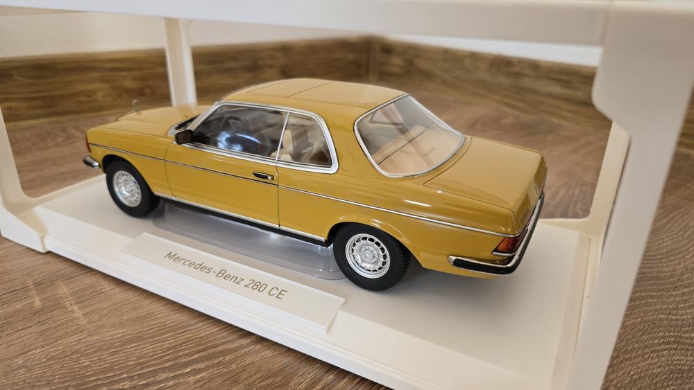 Norev 183704 Mercedes-Benz 280 CE 1980 grün metallic 1:18 Modellauto