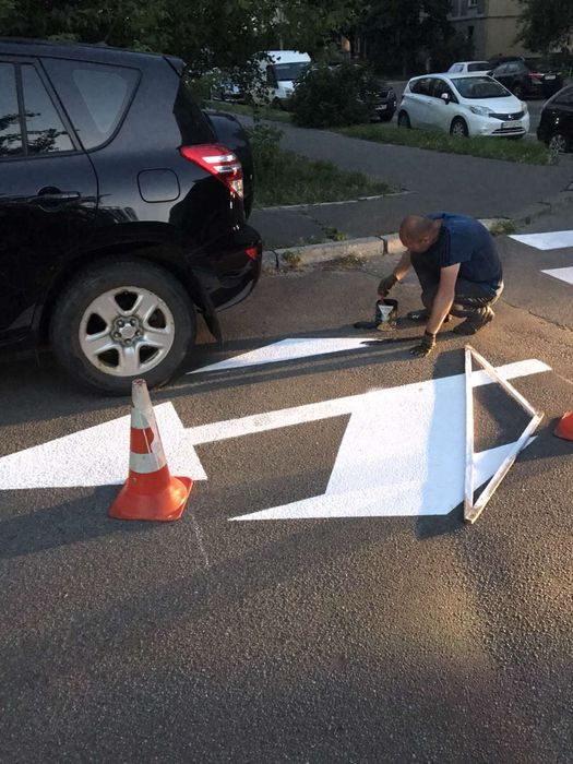 . Розмітка доріг . Дорожная разметка