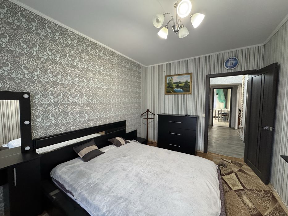 2-кімнатна квартира, 73 м², євроремонт, меблі залишаються, цегляний будинок