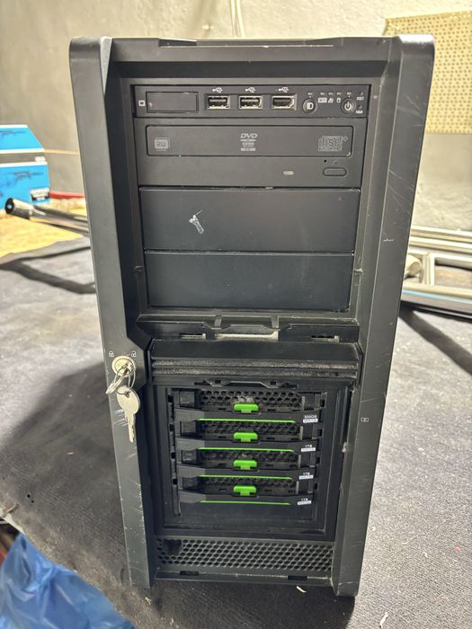 Serwer Fujitsu Primergy TX200 S6