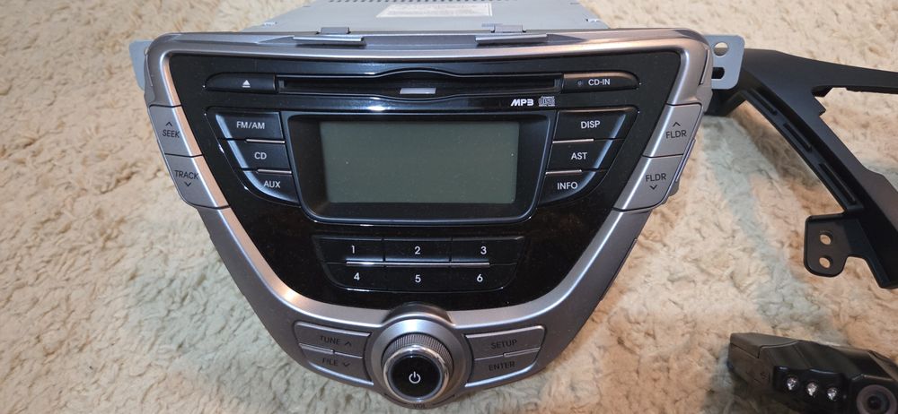 Магнітола з рамкою на Hyundai  Elantra 2013 г