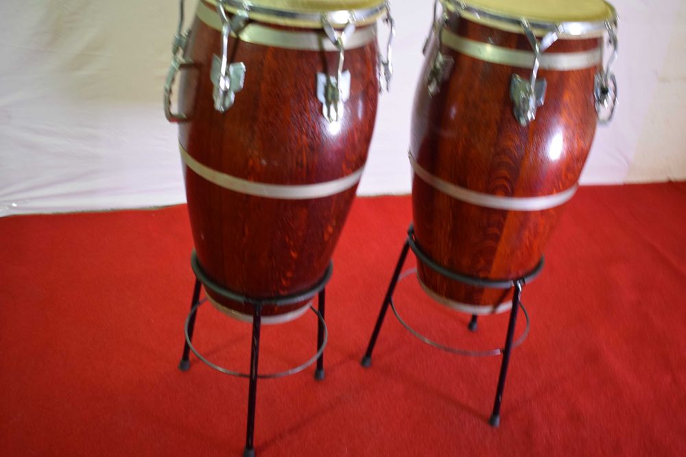 Congas Com Tripé estado Novo São Pedro Do Sul, Várzea E Baiões • OLX Portugal