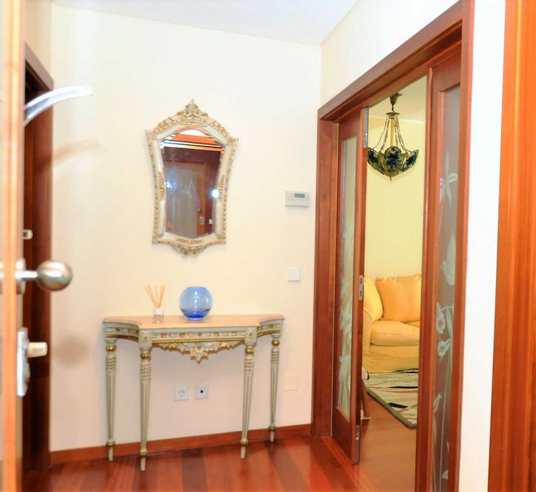 Credência estilo palaciano - Conjunto com espelho (Excelente estado)