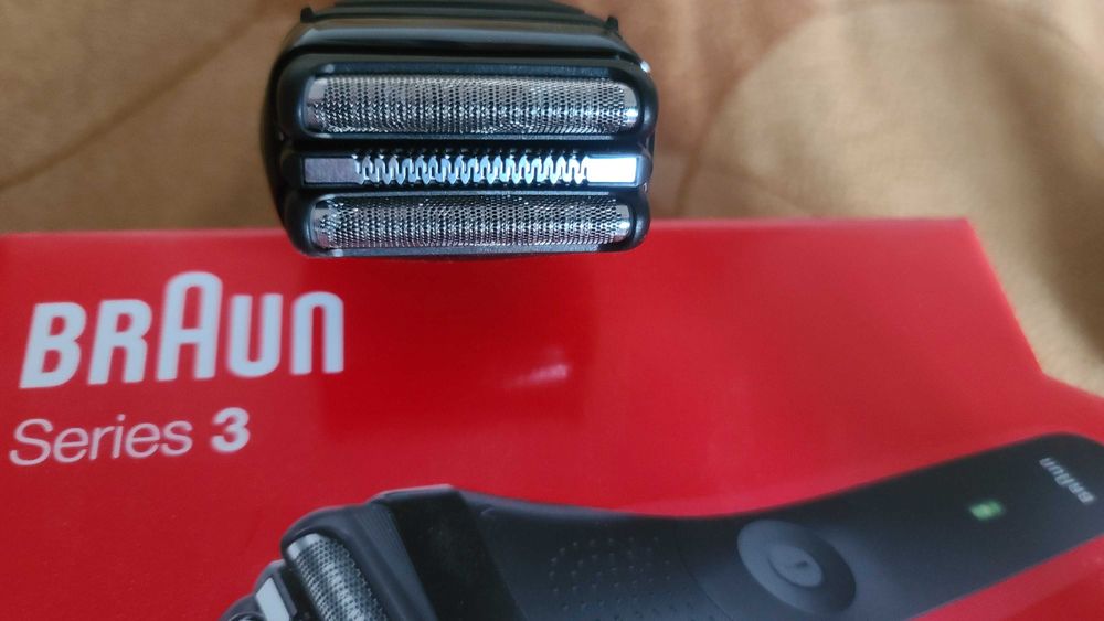 Електробритва Braun Series 3 300 сіткова кейс+чохол мережа+акум. нове