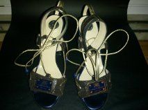 Sapatos de luxo exclusivos como novos