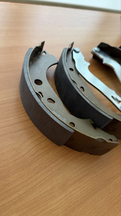 Колодки гальмівні барабанні Brembo, комплект S23518