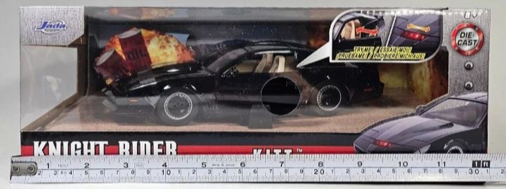 K.I.T.T justiceiro escala 1:24 dá luz vermelha