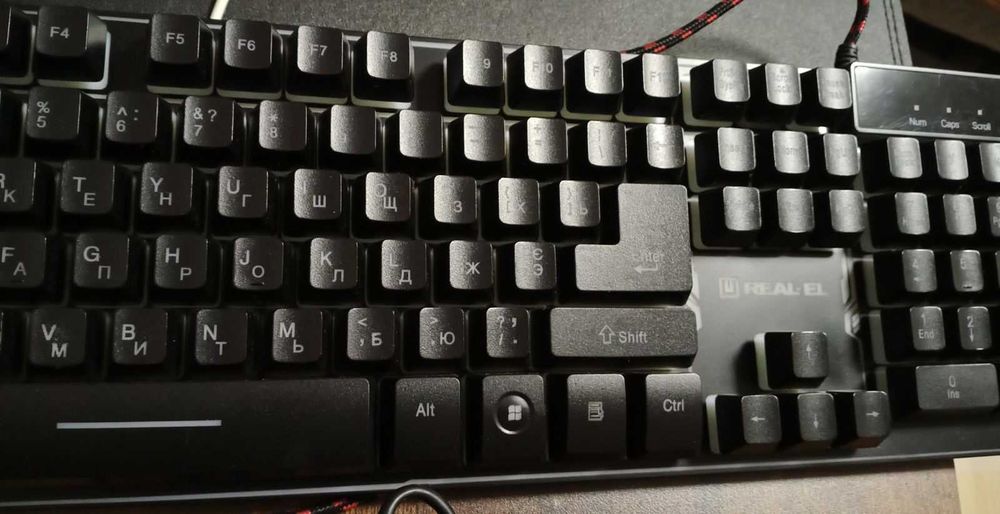 Продам 3 клавіатури, 1 геймпад, 1 мишка ОДНИМ лотом