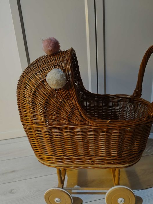 Wózek dla lalek wiklinowy pompony