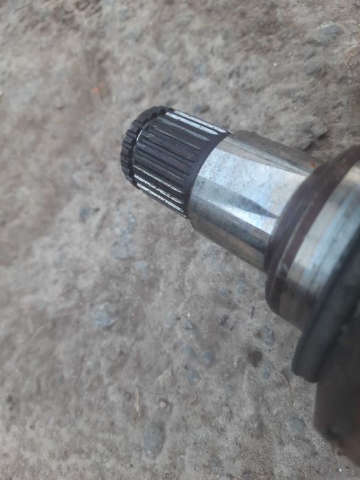 Передня ліва полуось піввісь Тойота Авенсіс т25 2.2. d-cat 177ph МКПП