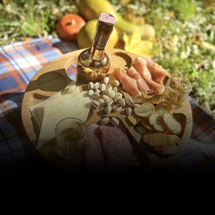 Винний столик ручної роботи «Міцний»[БЕЗКОШТОВНА ДОСТАВКА]