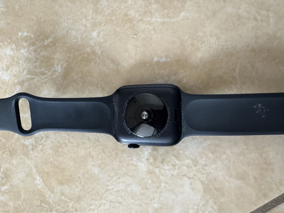 Apple Watch Se (Gen. 2) 44mm + dwa paski