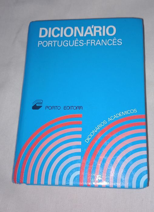 Dicionários 5€ cada