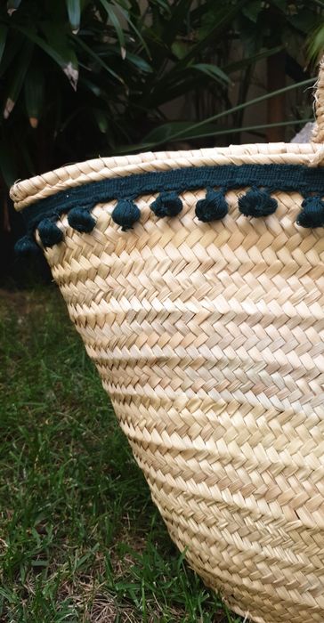 Cesta de verga decorada à mão