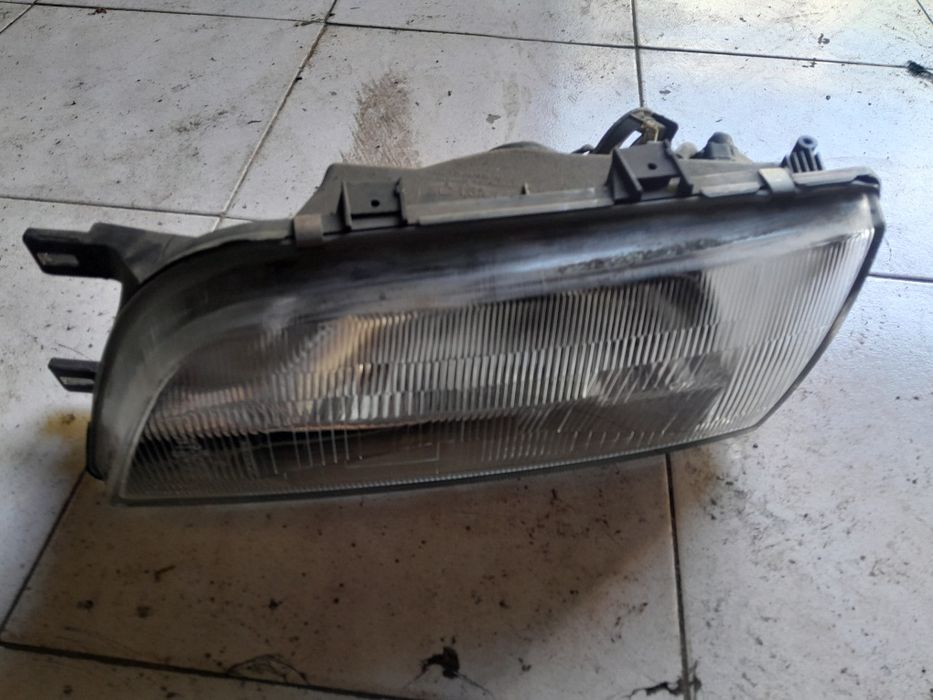 Farol / otica esq nissan almera n15